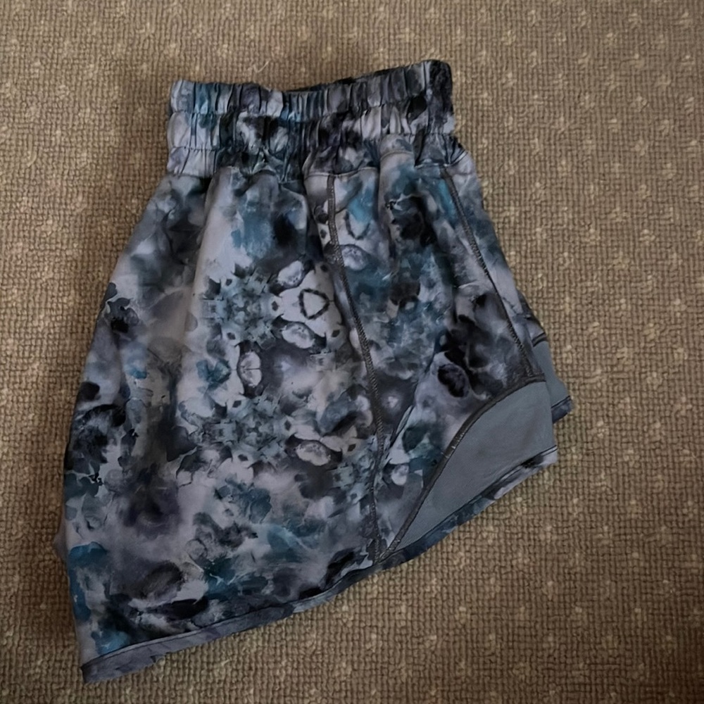 Lululemon 2.5 shorts